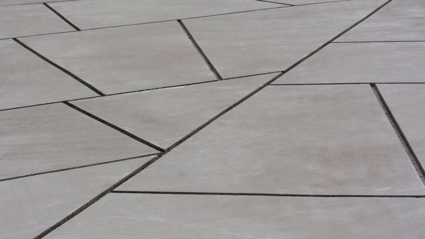 Large-format stone slabs laid with tight joints, the size of paving unit a vacuum lifter is made to place